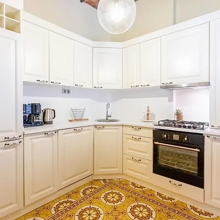 Classic Beyoglu Home With Central Location Near Galata Tower *