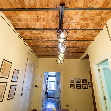 Classic Beyoglu Home With Central Location Near Galata Tower *